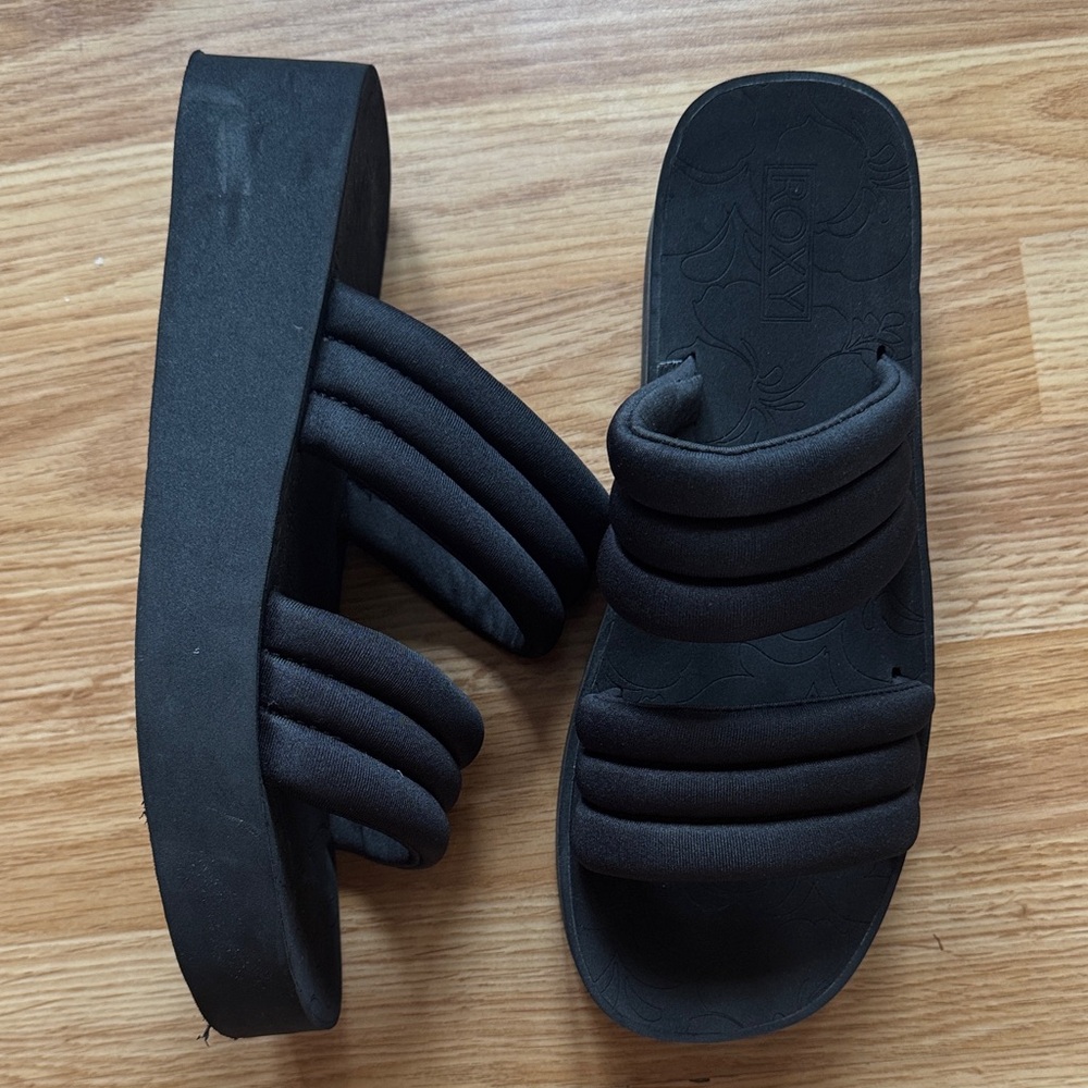 Roxy 2” Black Platform Slide Sandals - size 10